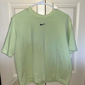 Nike Cropped Tshirt!